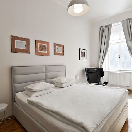 Kafka'S Head Apartment Prague Exterior photo
