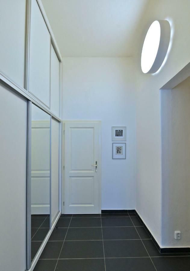 Kafka'S Head Apartment Prague Exterior photo