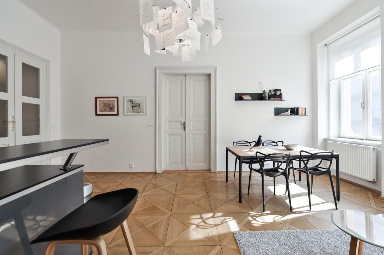 Kafka'S Head Apartment Prague Exterior photo