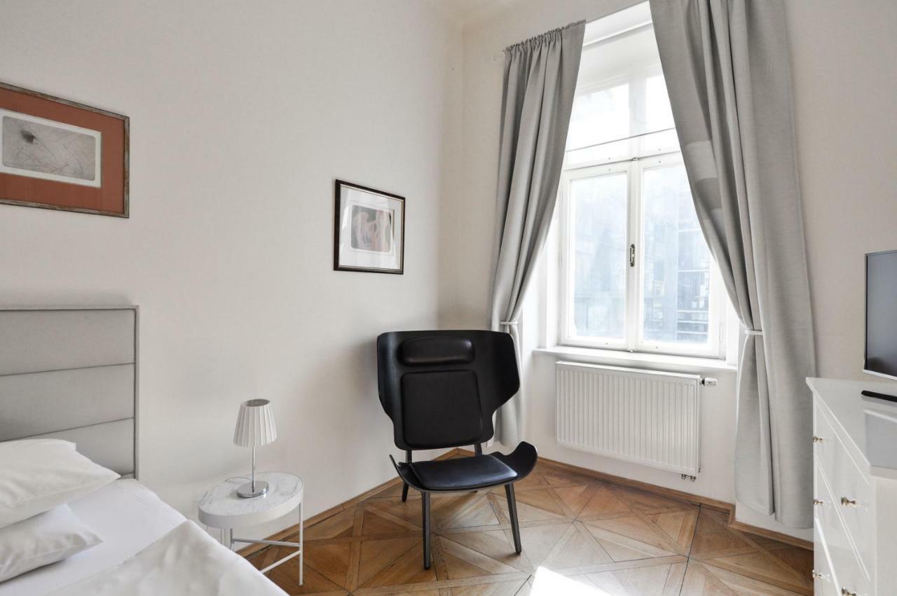 Kafka'S Head Apartment Prague Exterior photo